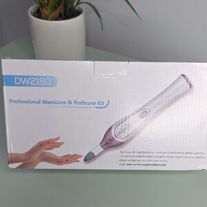 DW2180 Manicure & Pedicure Kit